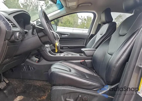 2022 Ford Edge Titanium z USA, uszkodzony, nr VIN 2FMPK4K90NBA35599